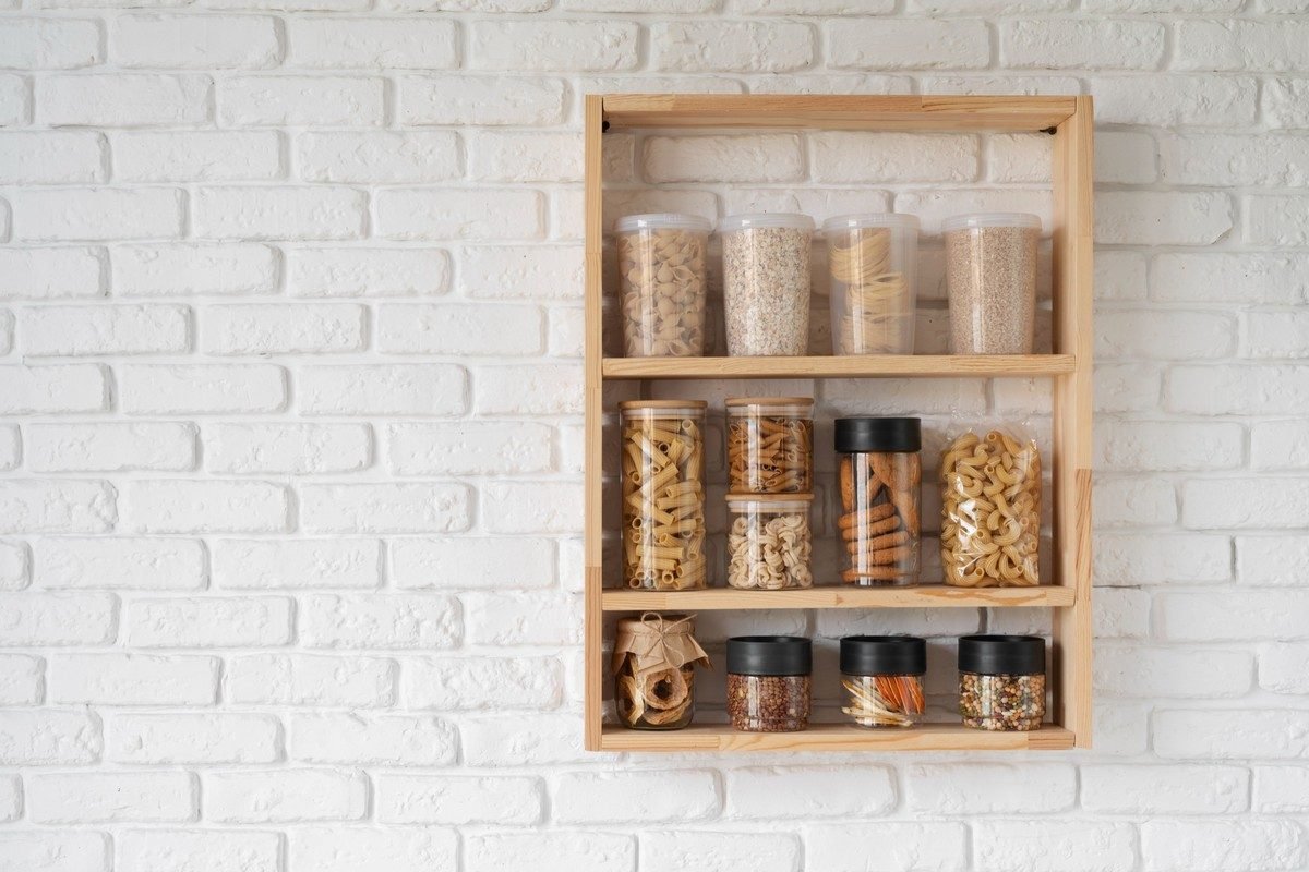 O porta-tempero de parede é a solução para quem não tem espaço para organizá-los na bancada...